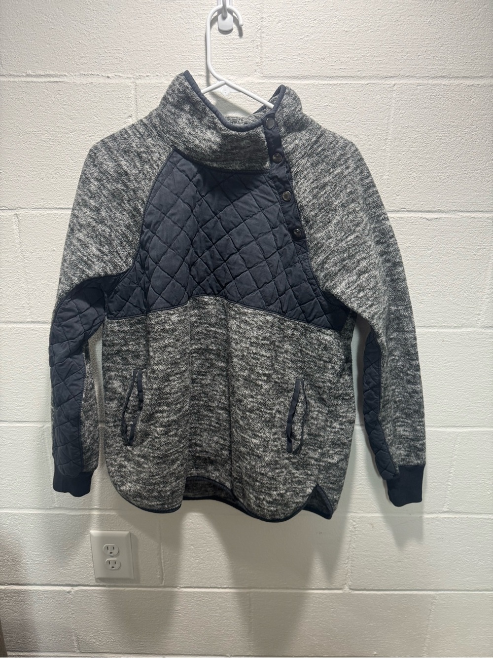Abercrombie & Fitch Quilted Pullover Sweater Large Gray Snap Cowl Neck Fleece